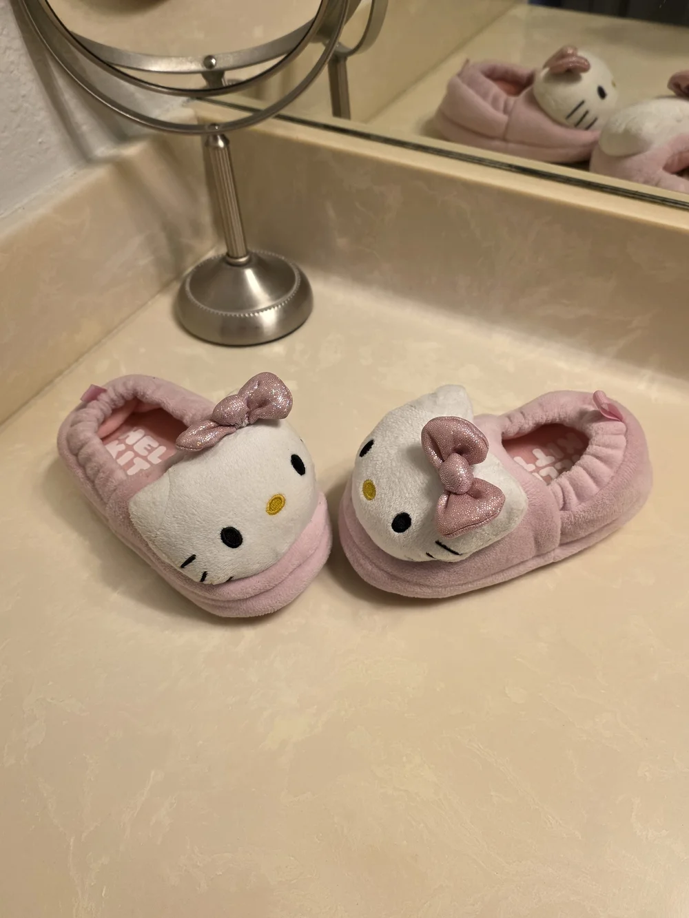 Hello Kitty Pink Plush Slippers with Glitter Bows Size 5/6 (Small)